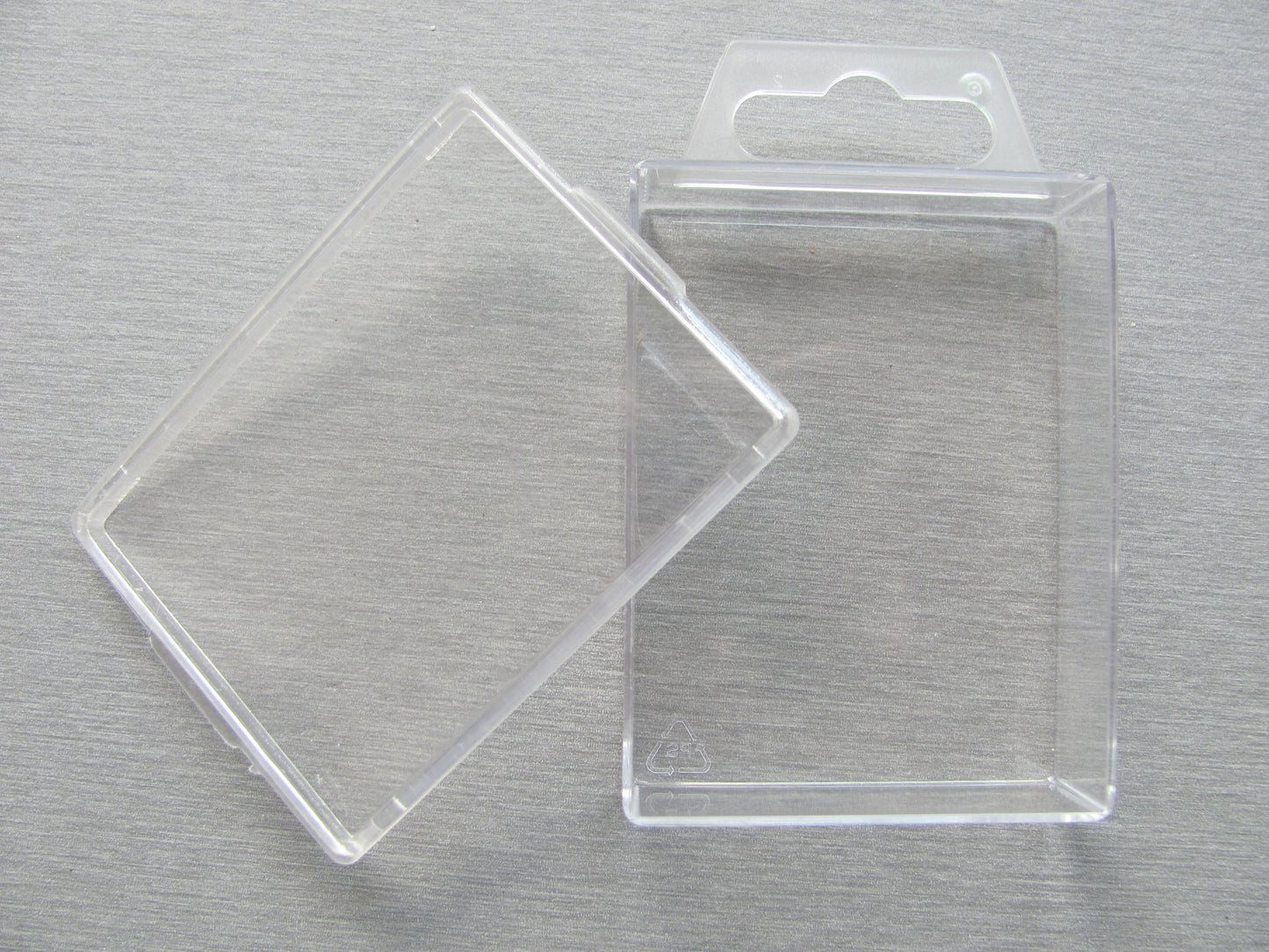 Boîte en plastique avec cintre Euro